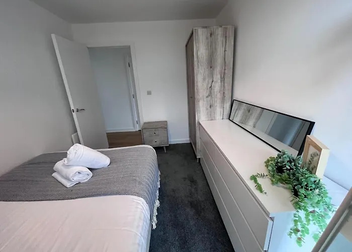 Апартаменты Stylish Newly Decorated 2 Bed *