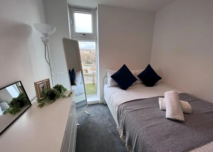 דירה Stylish Newly Decorated 2 Bed גלאזגו