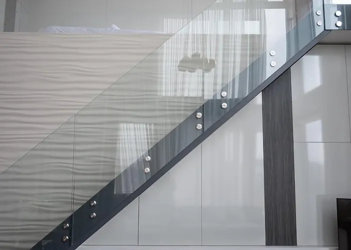 Stunning 3 Bed Penthouse In West End *