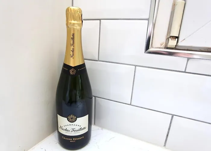 Three Bedroom Upper Flat In Jordanhill