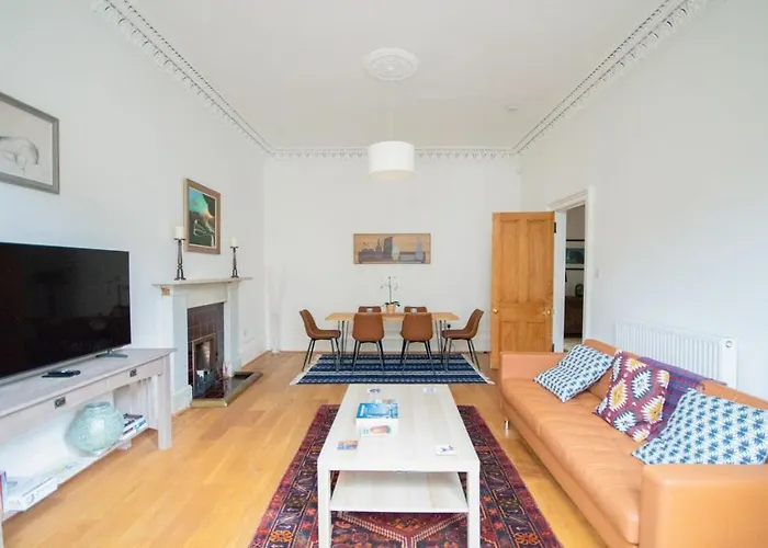 Stunning 3 Bed Flat In The Heart Of The West End Feriehus