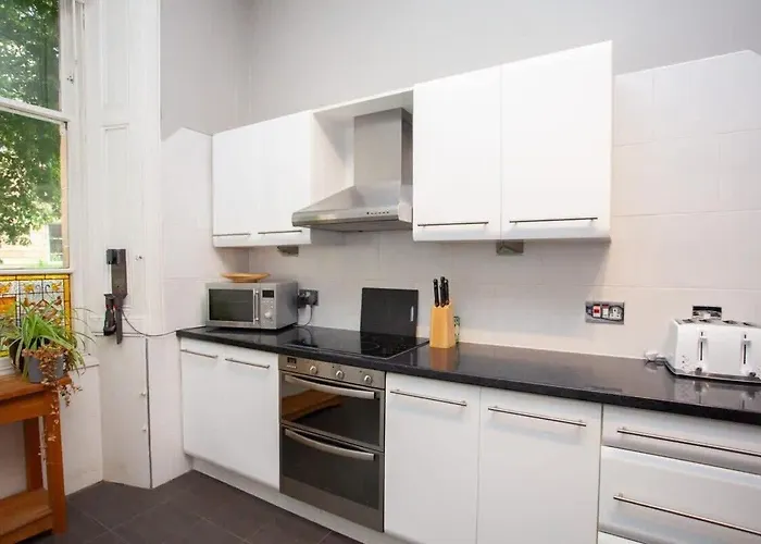 Lovely Flat In Ideal Location Glasgow