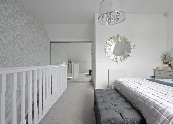 Апартаменты 3bdr House By Vista Short Lets & Serviced Scotland With Driveway Parking And Ps4 *