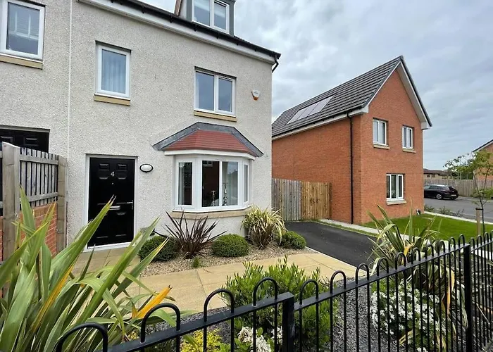 3bdr House By Vista Short Lets & Serviced Scotland With Driveway Parking And Ps4 Глазго