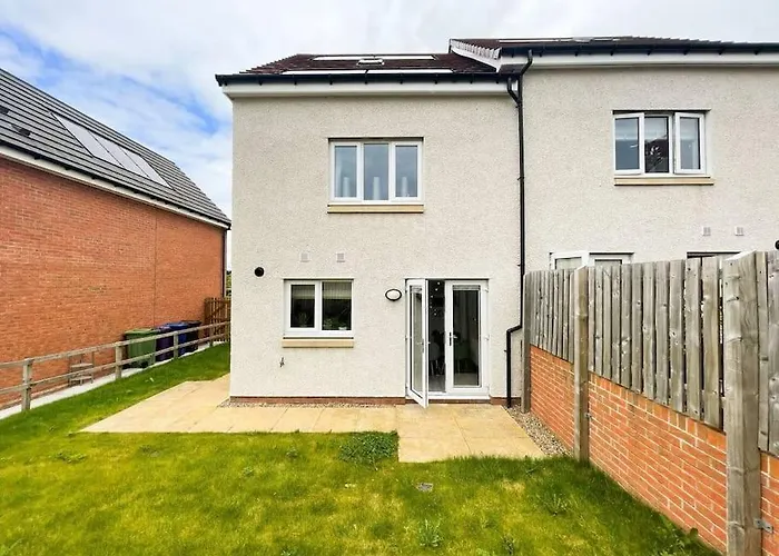 3bdr House By Vista Short Lets & Serviced Scotland With Driveway Parking And Ps4