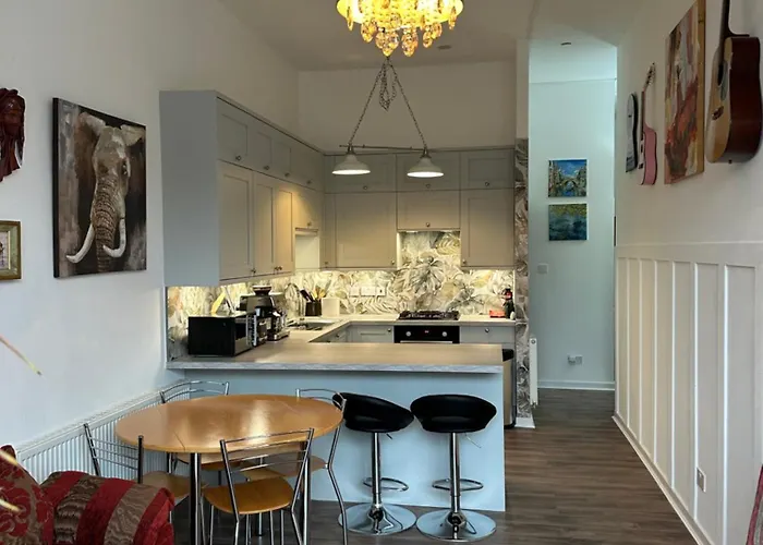 Stunning 2 Bedroom *