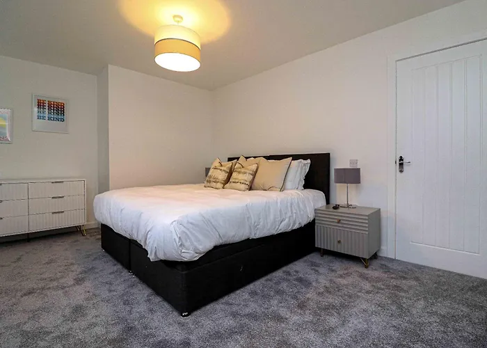 Wyndford Riverside House Holiday home *