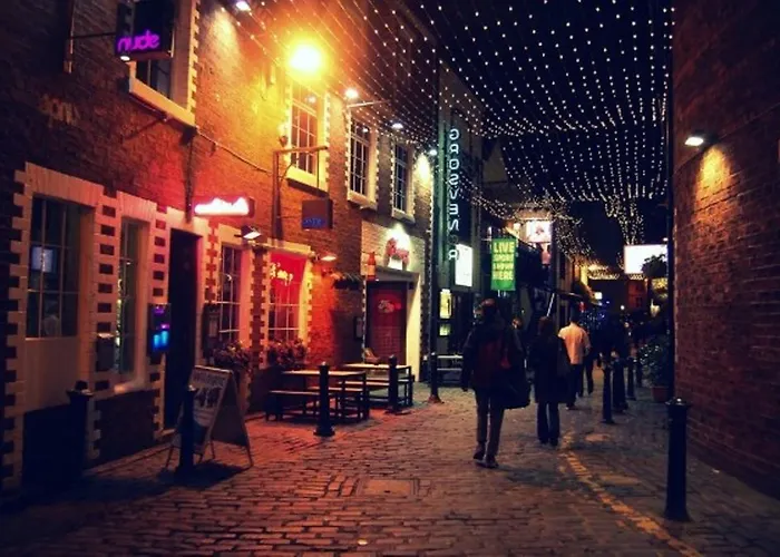 Royal West End מלון