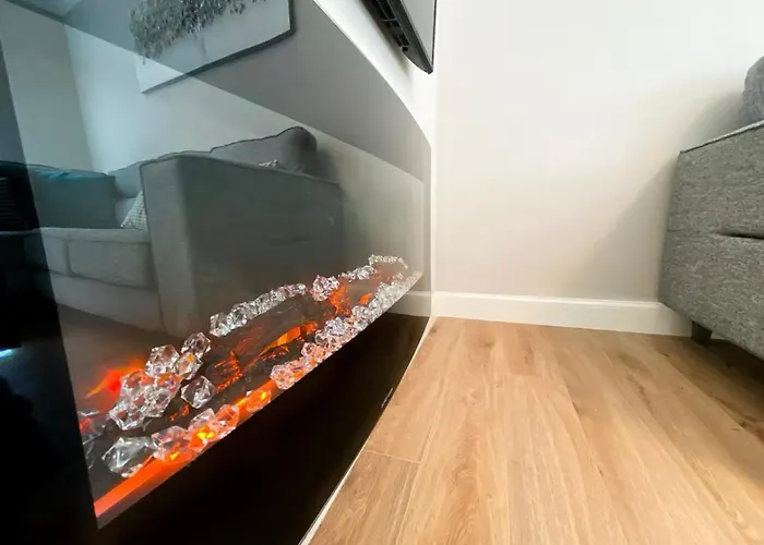 Two Bedroom, Free Private Parking *