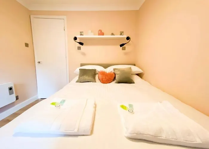 Two Bedroom, Free Private Parking