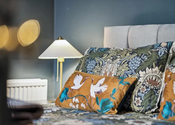 Grand 2 Bed West End *