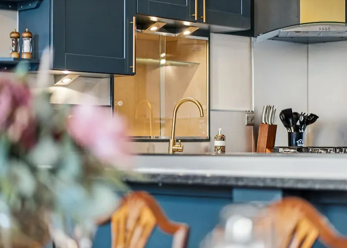 Grand 2 Bed West End Appartement *