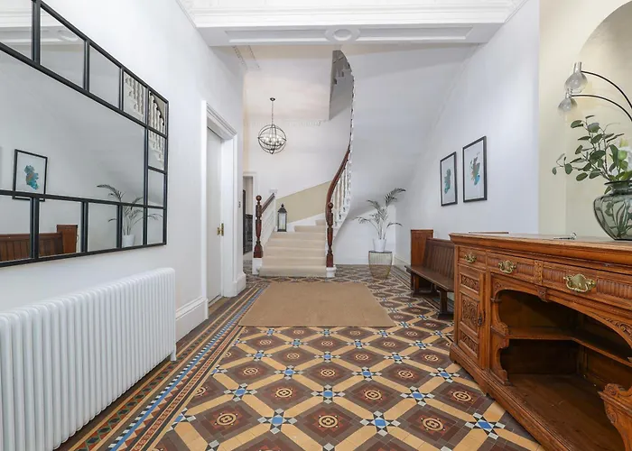 Extravagant 6 Bed Victorian Townhouse With Hot Tub فيلة *