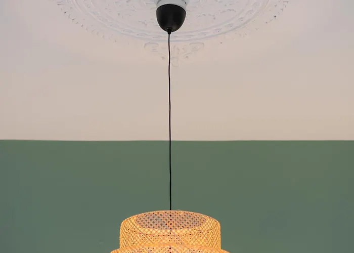 Extravagant 6 Bed Victorian Townhouse With Hot Tub