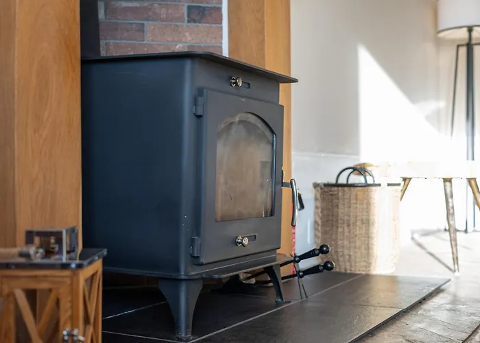 Extravagant 6 Bed Victorian Townhouse With Hot Tub *