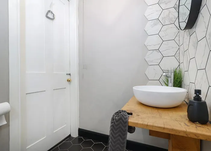 Extravagant 6 Bed Victorian Townhouse With Hot Tub Villa Glasgow