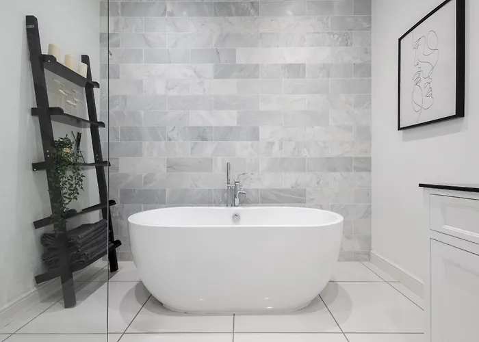 Extravagant 6 Bed Victorian Townhouse With Hot Tub فيلة