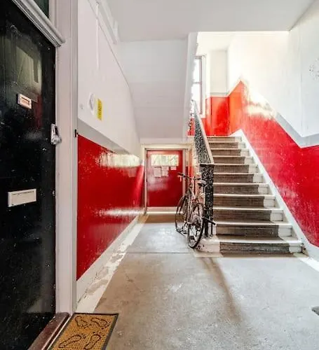 Апартаменты Stunning Ground Floor Flat In Southside. Глазго