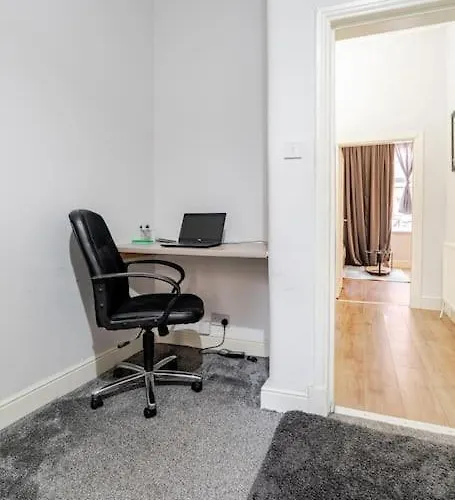 Stunning Ground Floor Flat In Southside. Апартаменты *