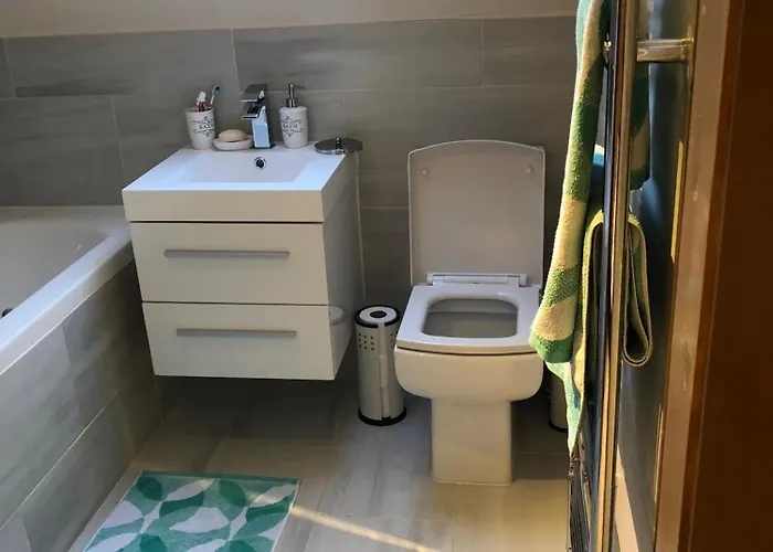 Nyaraló 2-bed Sleeps 4 10 Mins To Centre *