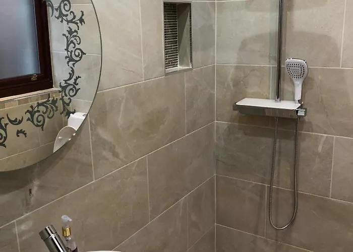 2-bed Sleeps 4 10 Mins To Centre * Glasgow