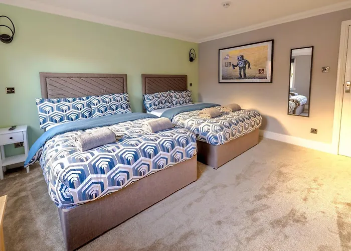 Nyaraló Cosy 4 Bedroom In - Free Parking *