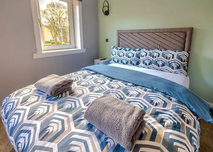 Cosy 4 Bedroom In - Free Parking Glasgow