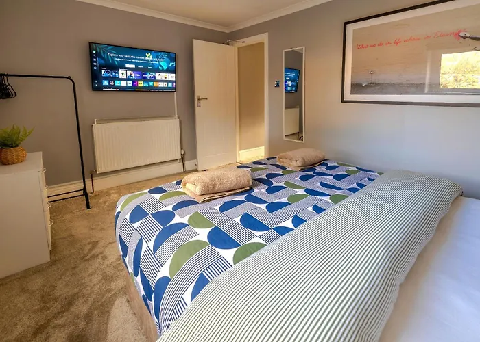 Cosy 4 Bedroom In - Free Parking Nyaraló *