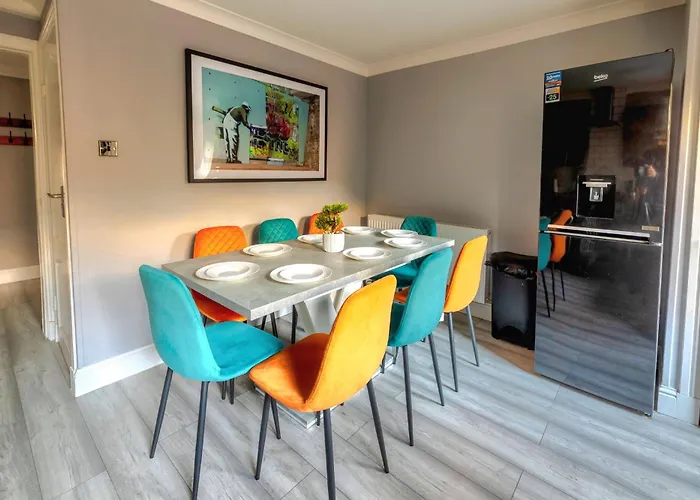 Cosy 4 Bedroom In - Free Parking Nyaraló