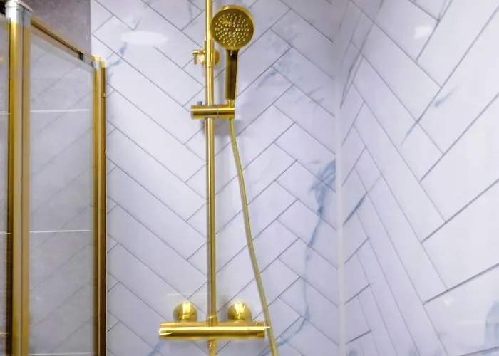 Cosy 4 Bedroom In - Free Parking Glasgow