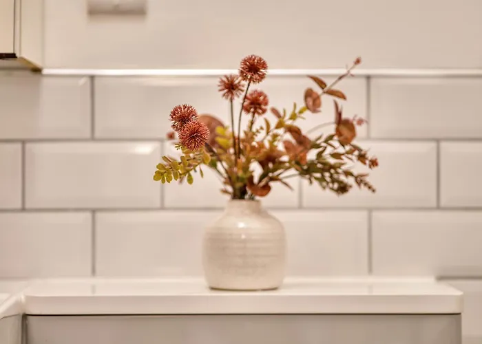 Modern 2 Bed Flat With Free Parking Glasgow