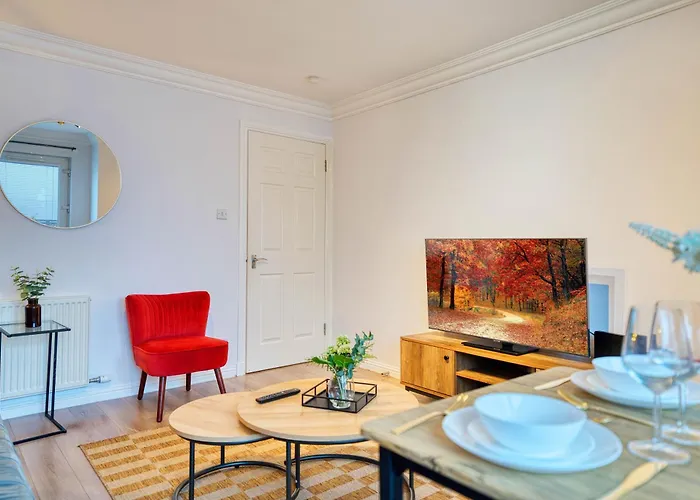 Modern 2 Bed Flat With Free Parking Lägenhet