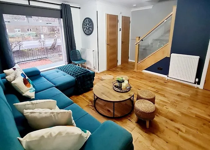 Bright 3br Walking Distance To Town - Free Parking