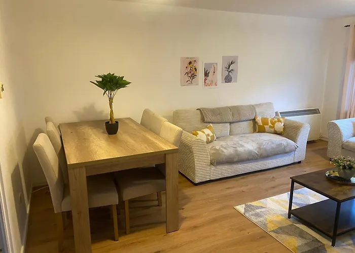 Comfy 3bed Centre Apartment *