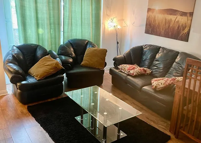 3 Bed ,2 Bedroom Near Centre