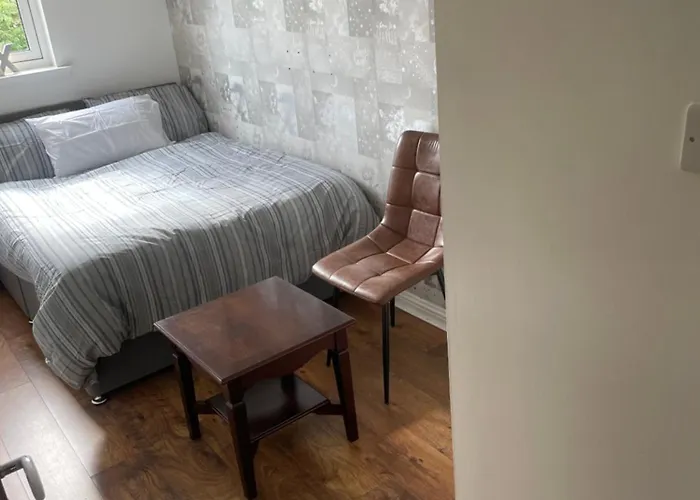 3 Bed ,2 Bedroom Near Centre *