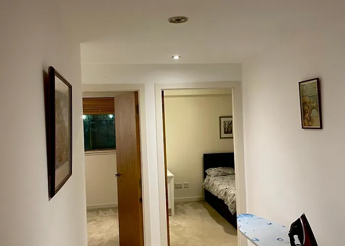 5 Beds ,4 Bedroom Duplex West Of Near Centre Apartment *