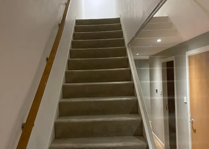 5 Beds ,4 Bedroom Duplex West Of Near Centre *