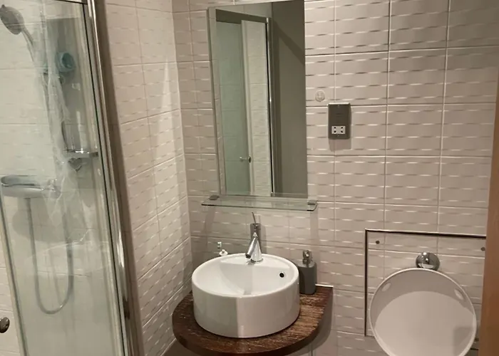 5 Beds ,4 Bedroom Duplex West Of Near Centre Apartman