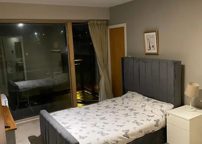 5 Beds ,4 Bedroom Duplex West Of Near Centre