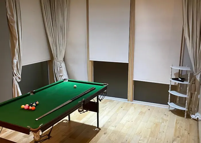 Apartment 5 Beds ,4 Bedroom Duplex West Of Near Centre *