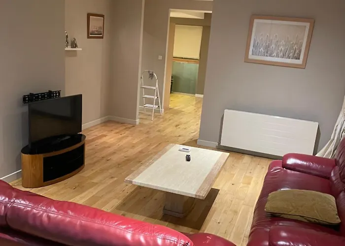 5 Beds ,4 Bedroom Duplex West Of Near Centre Apartment