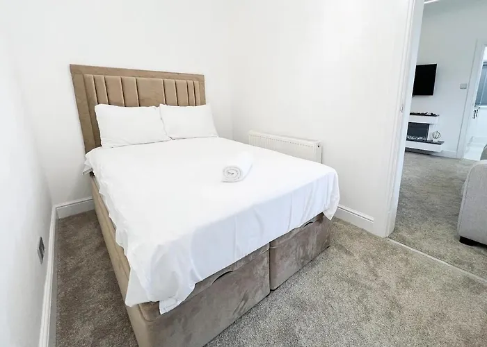 Spectacular Modern Luxury King Bed