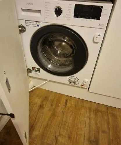 Archillects Entire Two Bedroom Comfy House - Free Parking