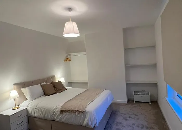 Archillects Entire Two Bedroom Comfy House - Free Parking