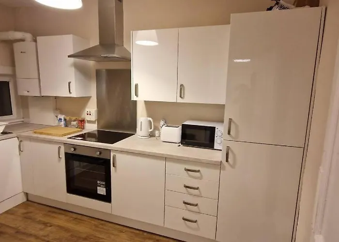 Archillects Entire Two Bedroom Comfy House - Free Parking *