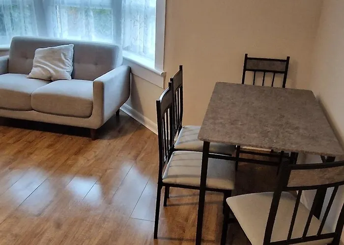 Archillects Entire Two Bedroom Comfy House - Free Parking 別荘