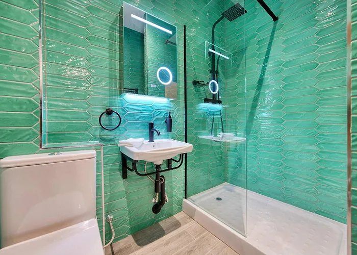 Large Station 2 Bed A2 * Glasgow