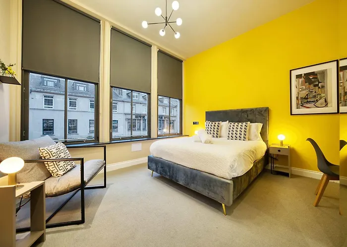 Large Station 2 Bed A2 * Glasgow