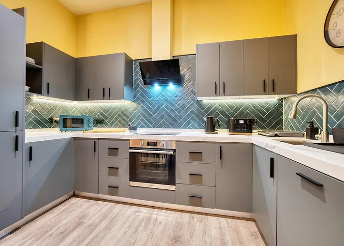 Large Station 2 Bed A2 Glasgow